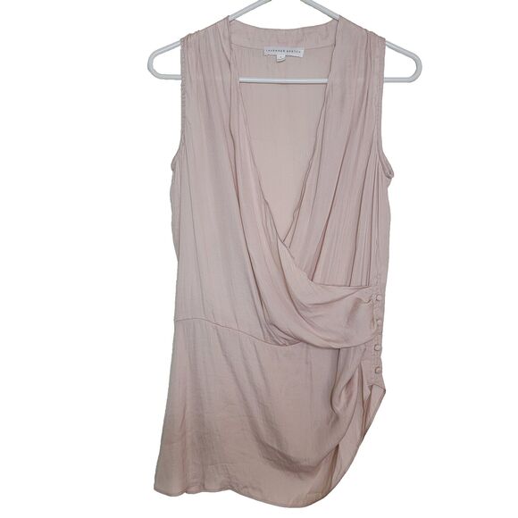 NWOT Lavender Sketch Buttons Run Along The Side Blouse Size M - Picture 1 of 4